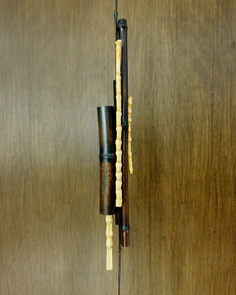 Sculpture 43 - 2025 - Bambou noir, bambou vert - L 6,5 x H 95 x P 6,5 cm