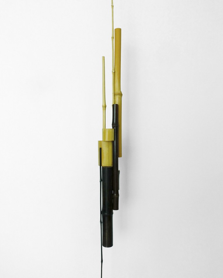 Sculpture 44 - 2025 - Bambou noir, bambou vert - L 7,5 x H 156 x P 7,5 cm