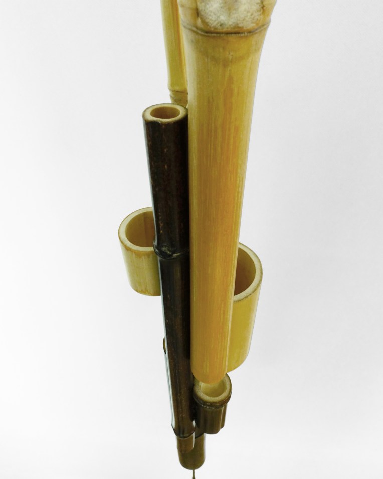 Sculpture 44 - 2025 - Bambou noir, bambou vert - L 7,5 x H 156 x P 7,5 cm